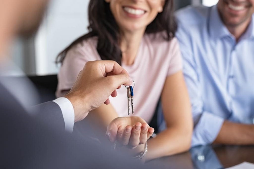 agent giving keys to tenant